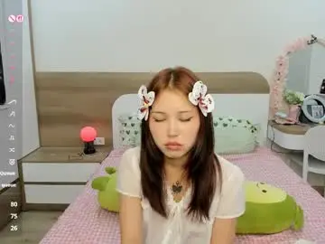 Chaturbate Live Sex Cam of little_yena