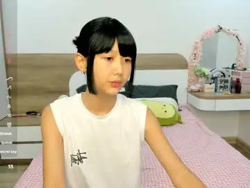 Chaturbate Live Sex Cam of little_yena