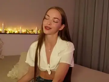 Chaturbate Live Sex Cam of under_the_skin