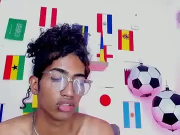Chaturbate Free Porn Cam of triiangel_latinboy