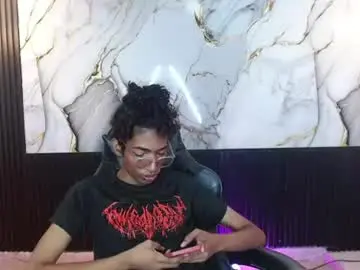 Chaturbate Live Sex Cam of triiangel_latinboy