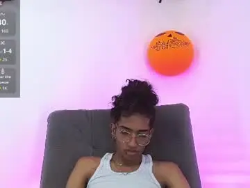 Chaturbate Sex Chat of triiangel_latinboy