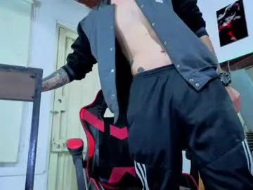 Chaturbate Live Sex Cam of i_am_kelvis_