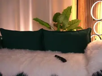 Chaturbate Watch Live Sex Cams of laurawifeness