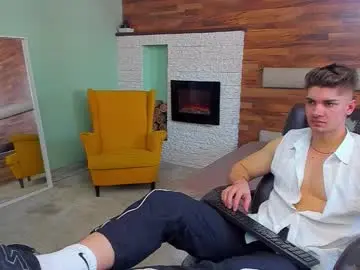 Chaturbate Live Sex Cam of maxkaiden