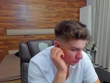 Chaturbate Live Sex Cam of maxkaiden