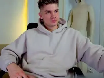 Chaturbate Live Sex Cam of maxkaiden