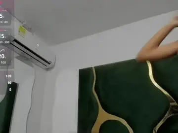 Chaturbate Nude Webcam of mila_petiteasm