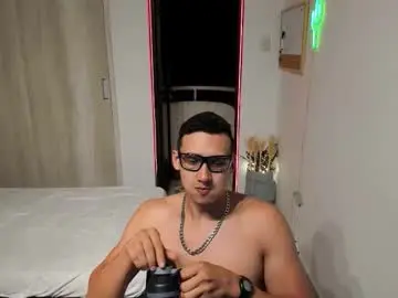 Chaturbate Free Live Porn of travis_bakerr