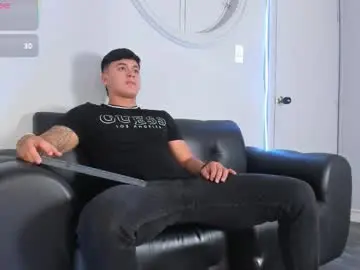 Chaturbate Live Sex Cam of cristopher_strong