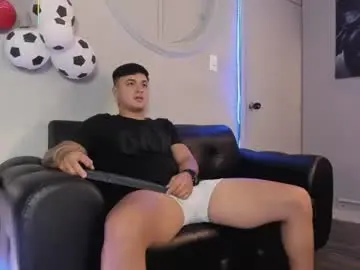 Chaturbate Live Sex Cam of cristopher_strong