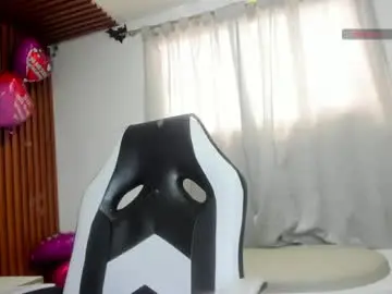 Chaturbate Live Sex Cam of adhara_messy