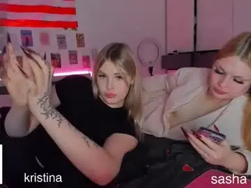 Chaturbate Live Sex Cam of krisi_myrr