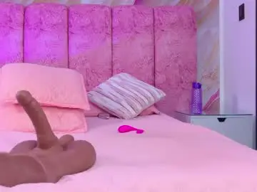 Chaturbate Live Sex Cam of emma_curvy1