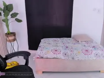 Chaturbate Live Sex Cam of dulcelola_