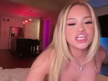 Chaturbate Adult Webcam of ari_02