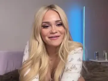 Chaturbate Live Sex Cam of ari_02