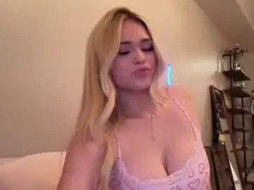 Chaturbate Watch Live Sex Cams of ari_02