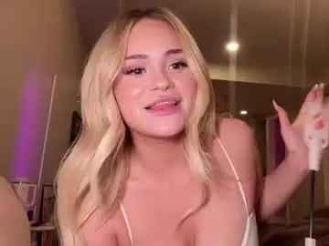 Chaturbate Nude Webcam of ari_02