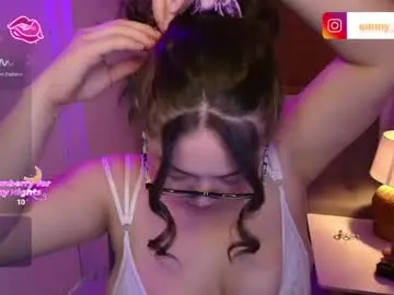 Chaturbate Live Sex Cam of emmy_peach1