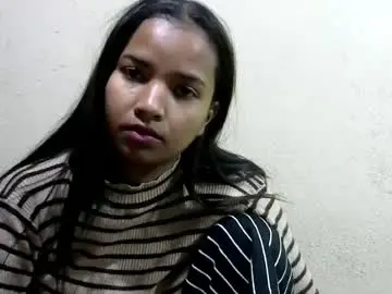 Chaturbate Live Sex Cam of luna_cherry0
