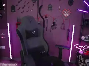 Chaturbate Live Sex Cam of amywhitenessxx