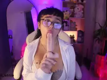 Chaturbate Adult Video Chat of annie_snow_