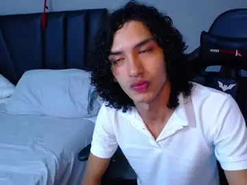 Chaturbate Live Sex Cam of tayronx33