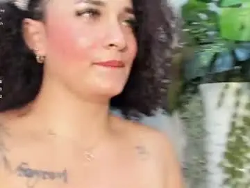 Chaturbate Live Sex Cam of alessiiarose