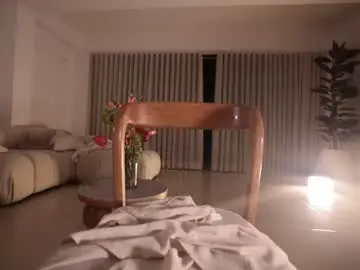Chaturbate Live Sex Cam of gia_curly