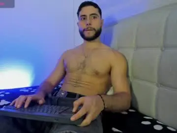 Chaturbate Live Sex Cam of bryan_oficials