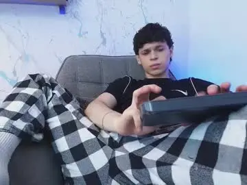 Chaturbate Sex Cam of mykelcano