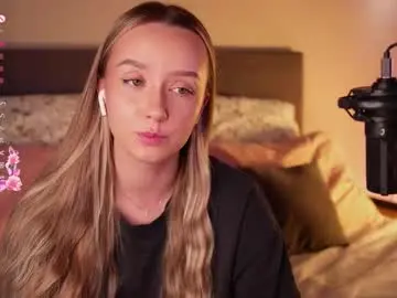 Chaturbate Free Live Porn of alodiaacomb