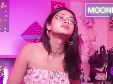 Chaturbate Free Live Porn of moonfiredance