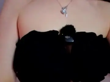 Chaturbate Live Sex Cam of pearly_peach_