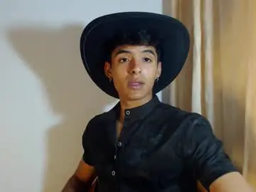 Chaturbate Live Sex Cam of lewis_ly