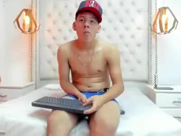 Chaturbate Nude Webcam of carl_west2