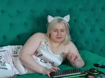 Chaturbate Live Sex Cam of lioraardyn