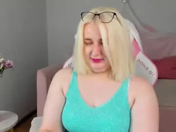 Chaturbate Live Sex Cam of lioraardyn