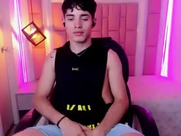 Chaturbate Live Sex Cam of alejootwink
