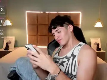 Chaturbate Live Sex Cam of alejootwink