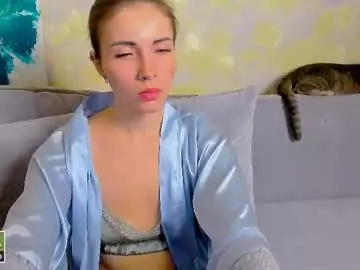Chaturbate Live Sex Cam of kira_moon_1