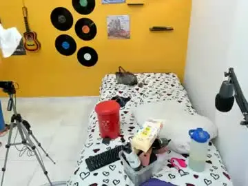 Chaturbate Free Live Porn of meisevil77