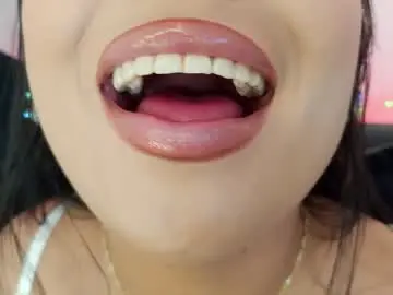 Chaturbate Live Sex of mia_roux1