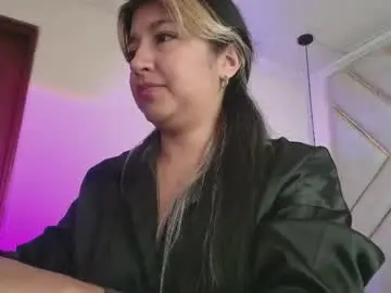 Chaturbate Live Sex Cam of dahiana_dmour