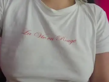 Chaturbate Live Sex Cam of dahiana_dmour