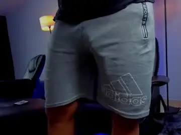Chaturbate Adult Webcams of ronnie_canford