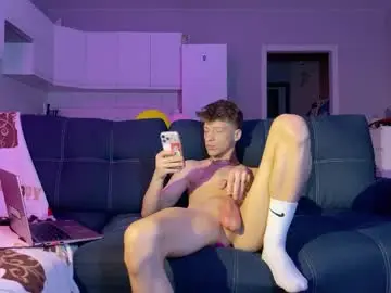 Chaturbate Live Sex Cam of andytwinkkk