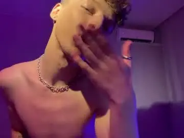 Chaturbate Live Sex of andytwinkkk