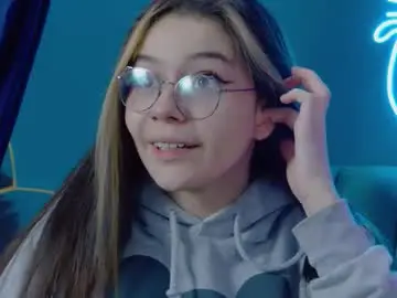 Chaturbate Nude Webcam of ravennmoonn